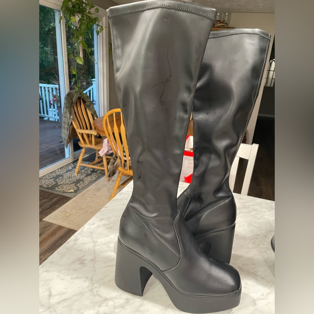 Women’s black Steve Madden chunky heeled boots. Size 8. $100. AC061